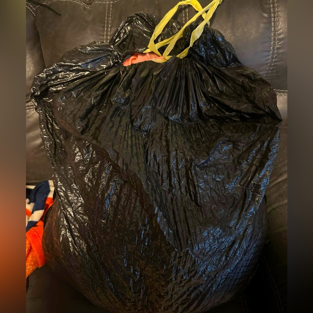 Bag of medium/large women’s clothing